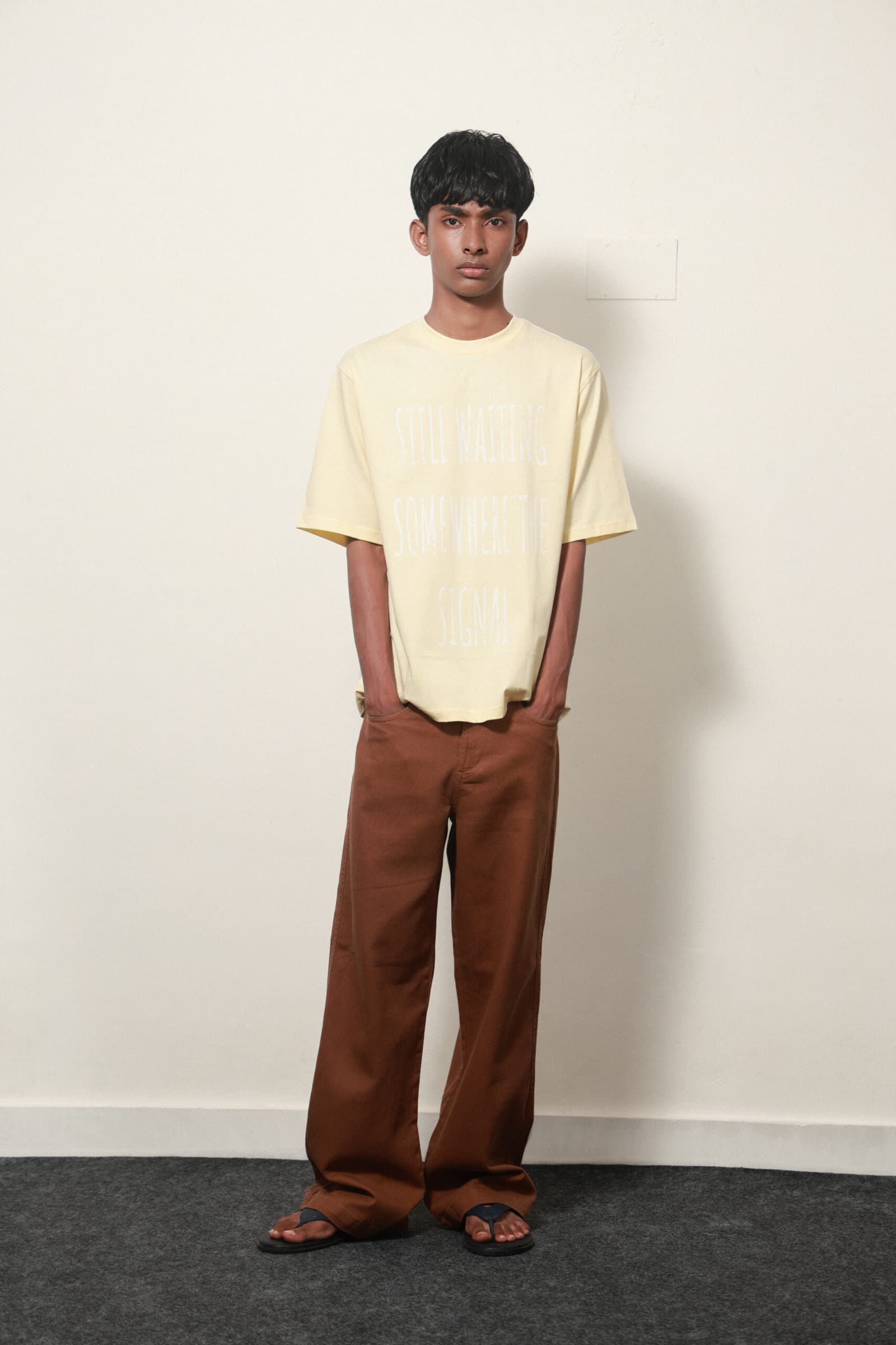 RELAXED FIT CONTRAST PRINT T SHIRT 2