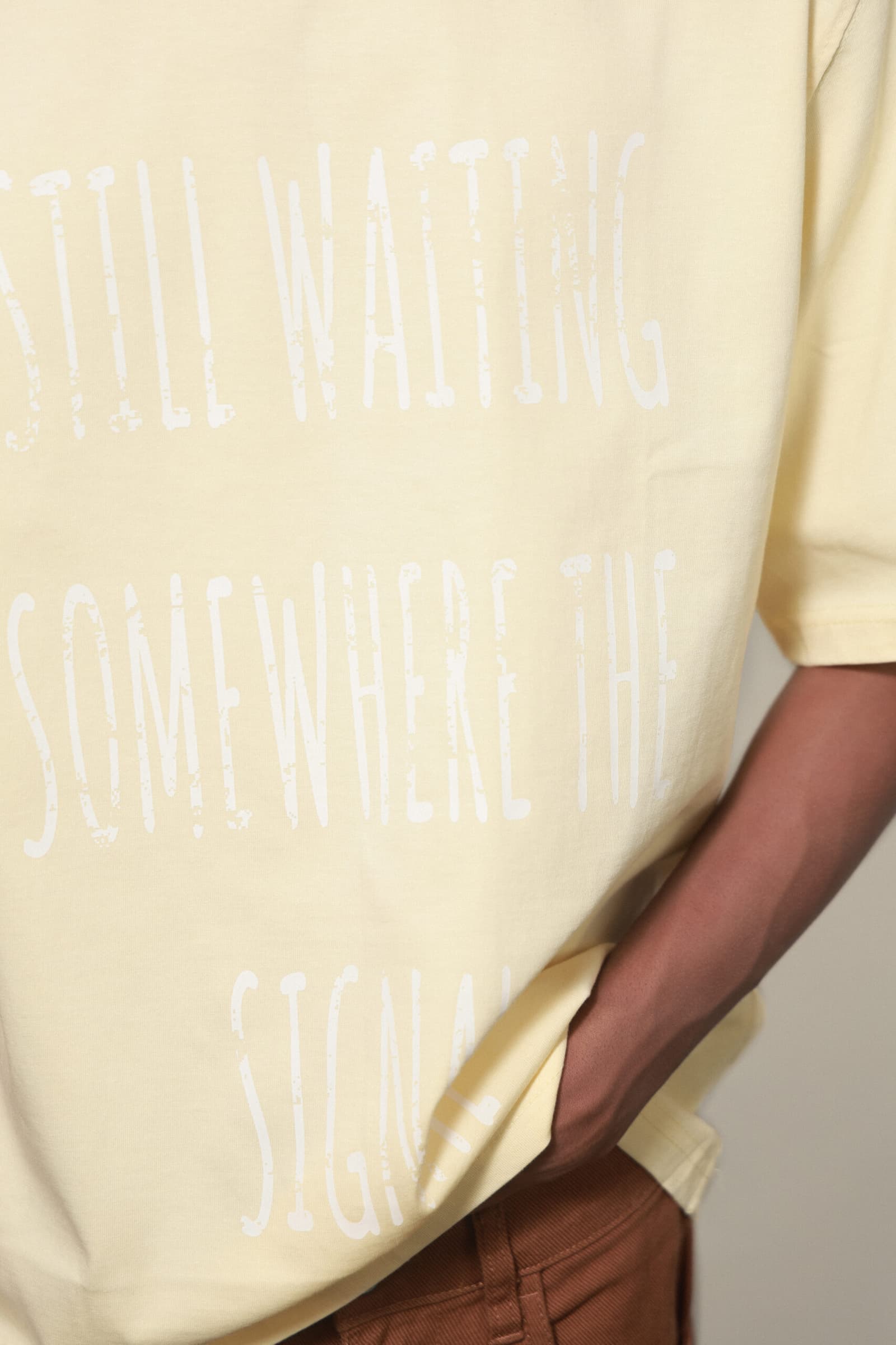 RELAXED FIT CONTRAST PRINT T SHIRT 5